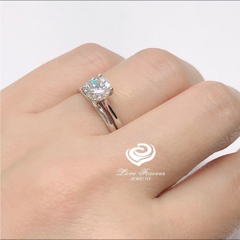 0.75Ct Round Solitaire Moissanite Ring 14k White Gold